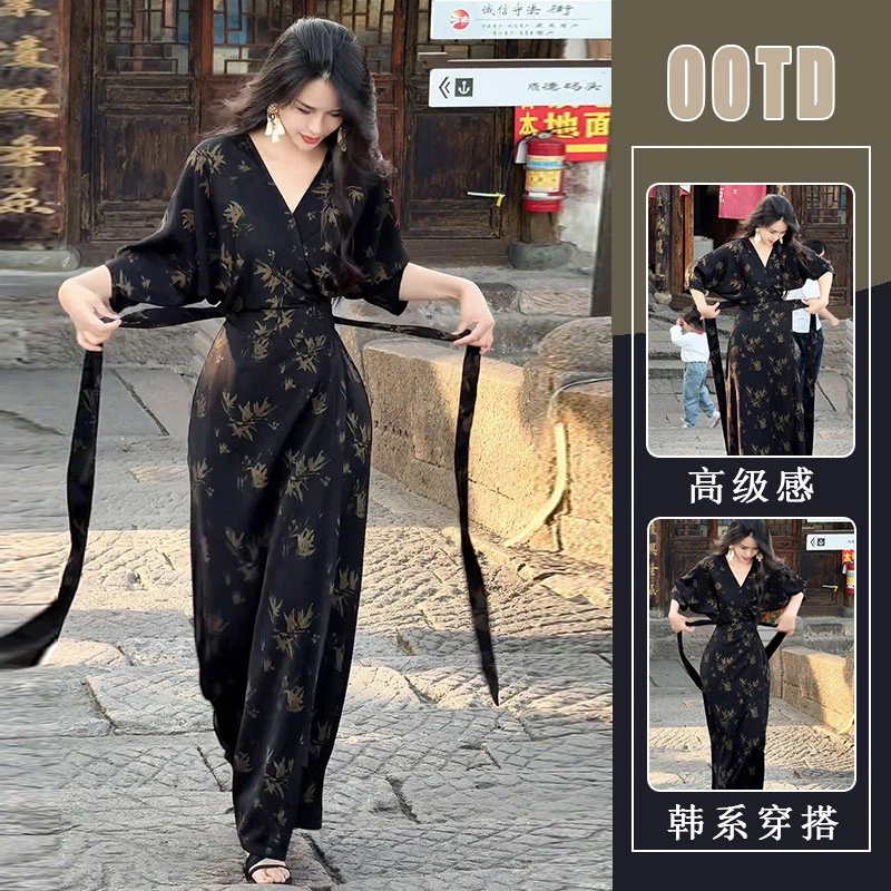 高级感复古收腰气质显瘦连衣裙女2025夏季新中式V领时尚印花长裙