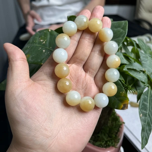 新疆和田玉且末金山微色差卡14