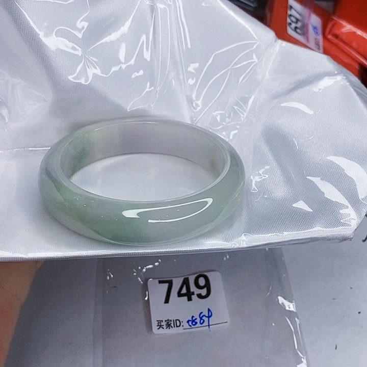 翡翠未镶嵌手镯一图一物实物为准（微瑕处理）