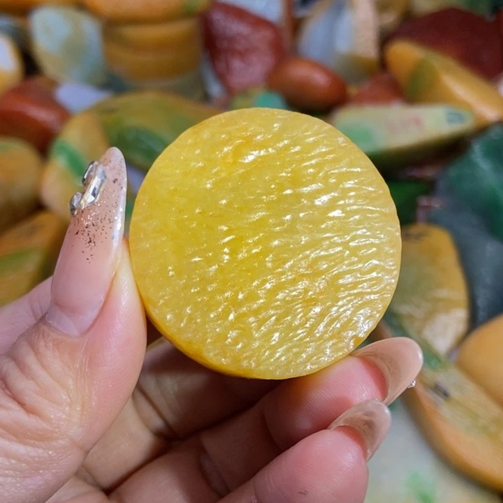 翡翠未镶嵌颈饰缅甸