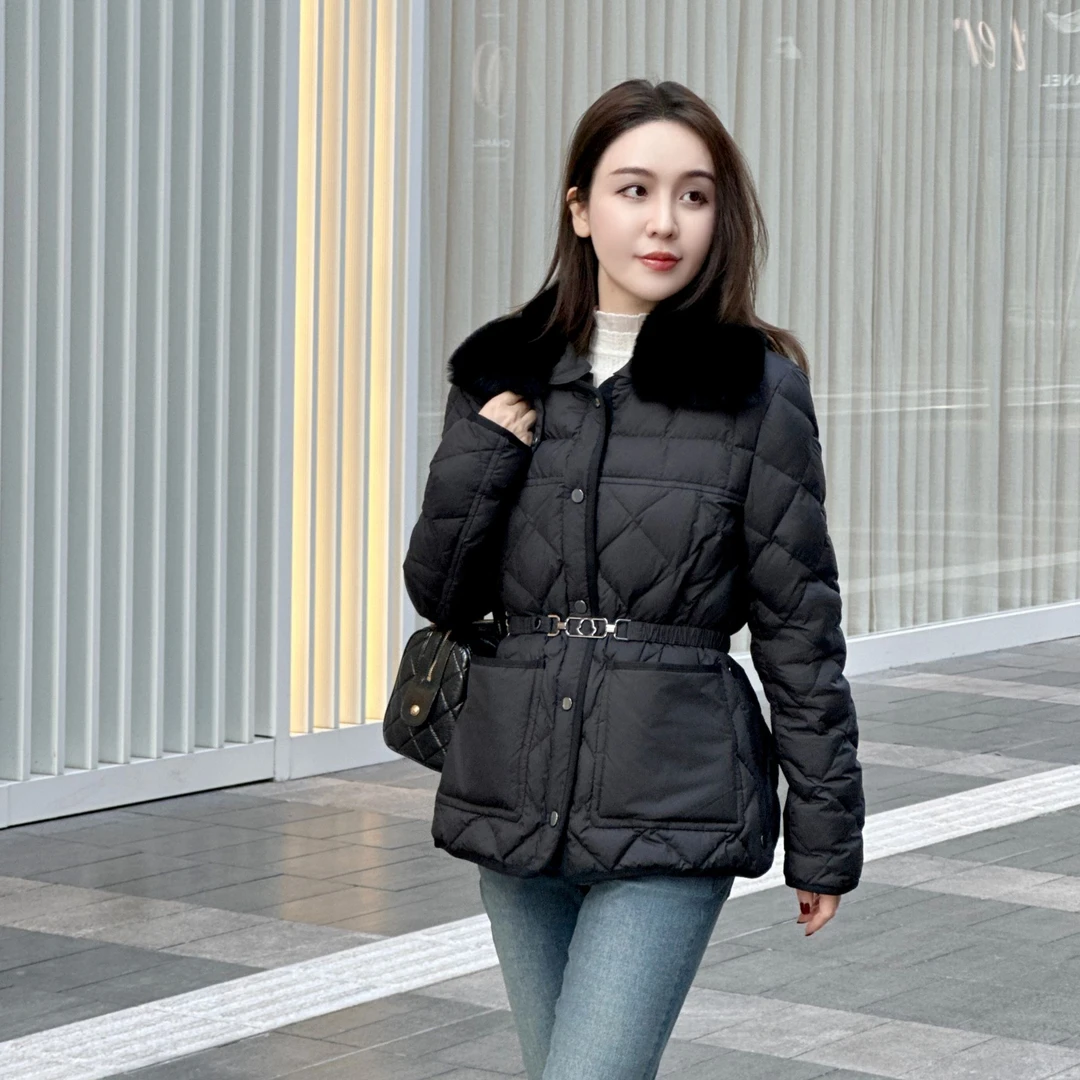 JESSICA WU冬季贵妇菱形格纹毛绒领腰带羽绒服2597S05010