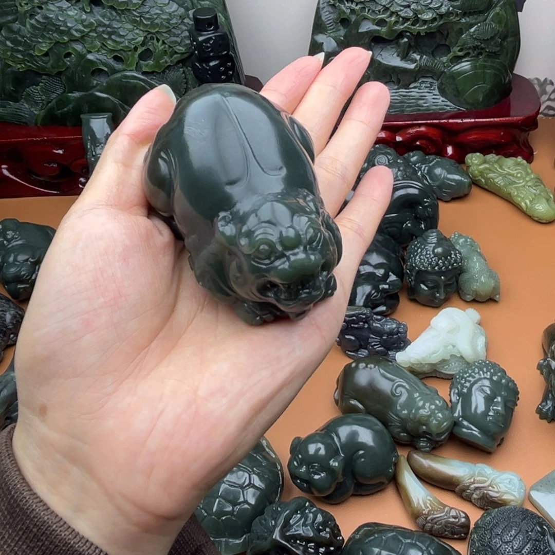 锦***鲤和田玉未镶嵌挂件