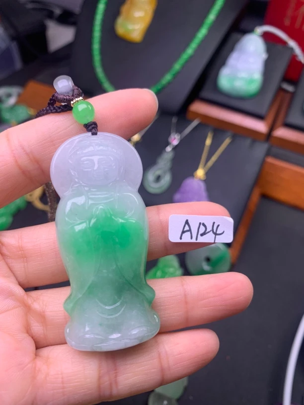 A124 观音冰飘绿冰种糯种雕刻