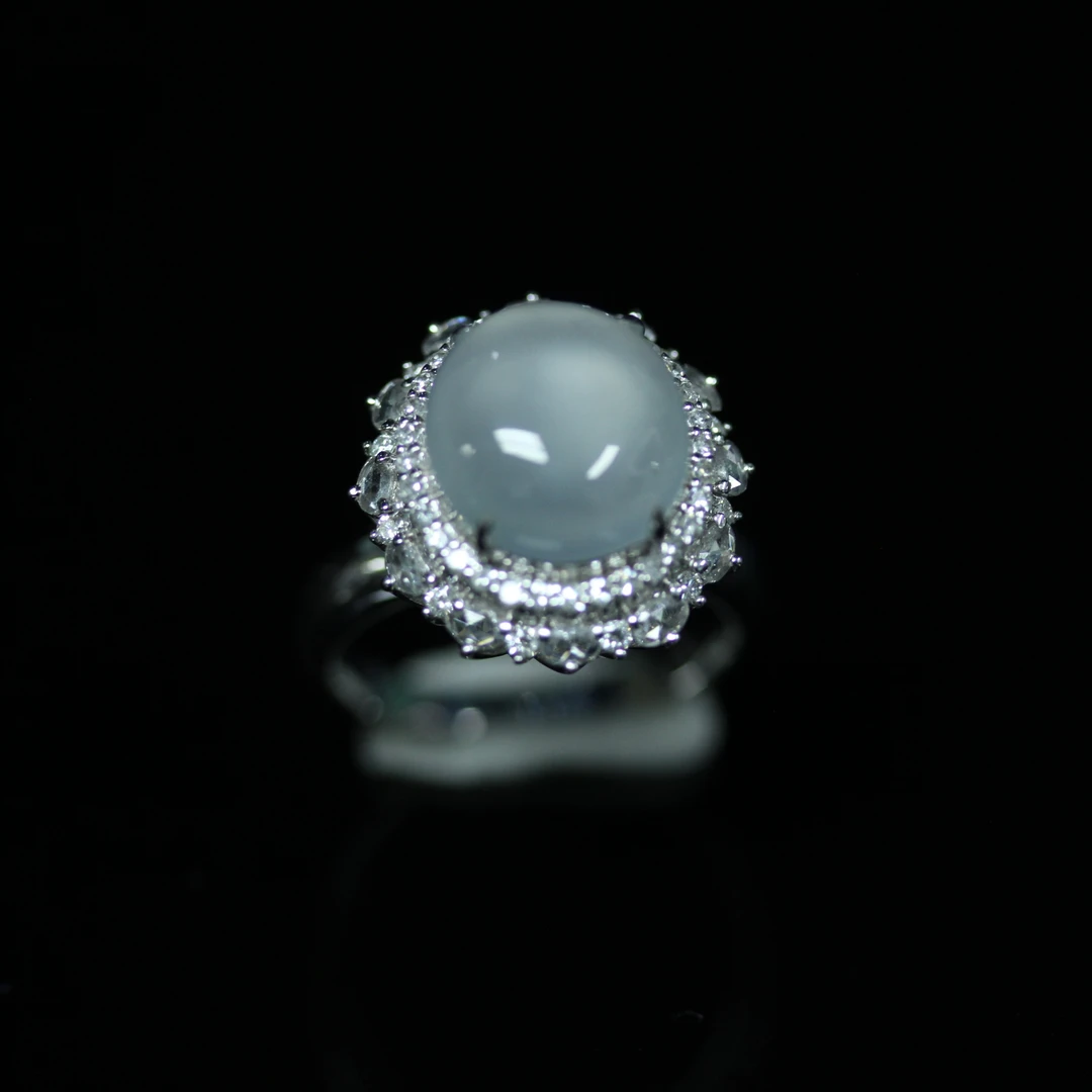 天然缅甸翡翠A货18K白金镶冰清玉润钻光戒指/01019001/拍卖