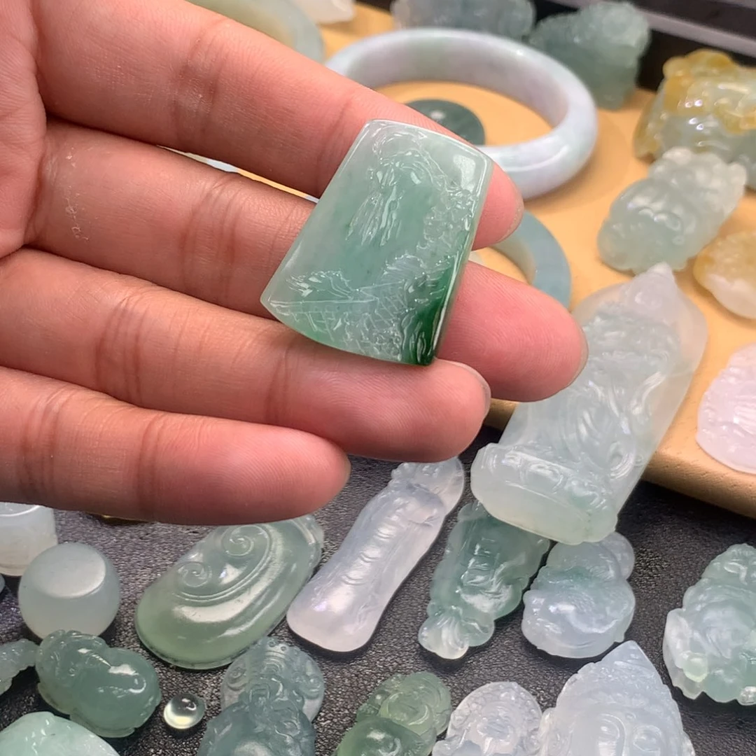 颈饰未镶嵌翡翠挂件