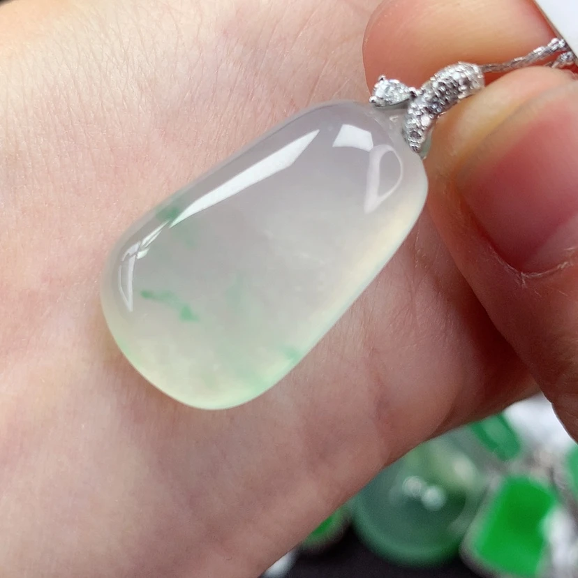 【闪购商品】颈饰18K金镶嵌翡翠瓜