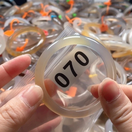 玛瑙/玉髓手镯未镶嵌