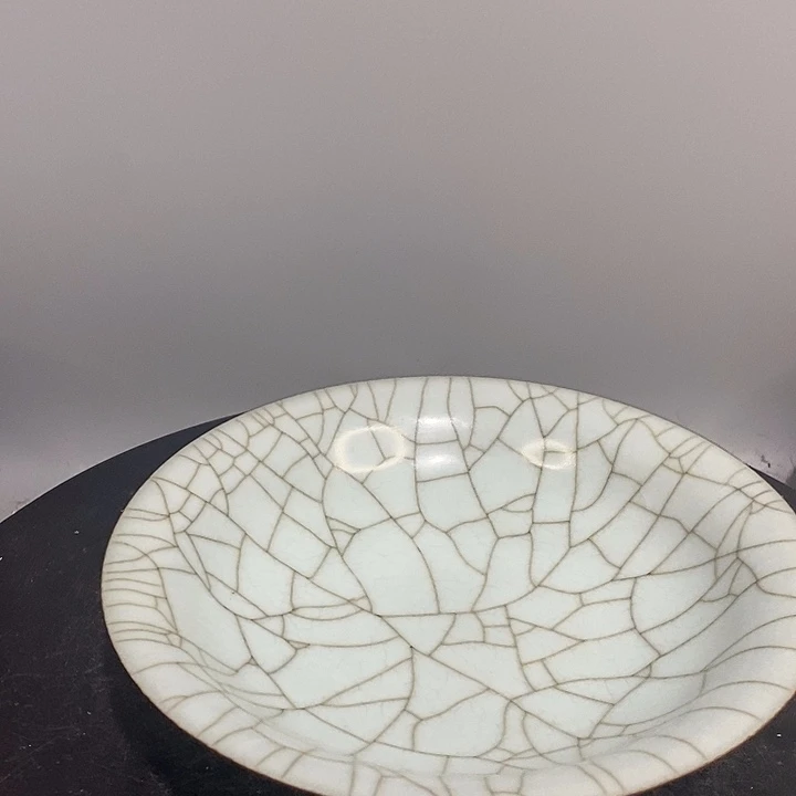 官窑笔洗造型独特