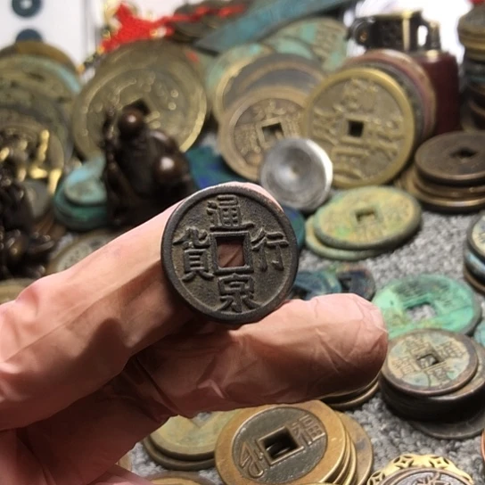 嘉***哥现代仿制工艺品通行