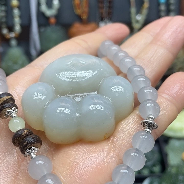 未镶嵌蛇纹石玉颈饰《****佛