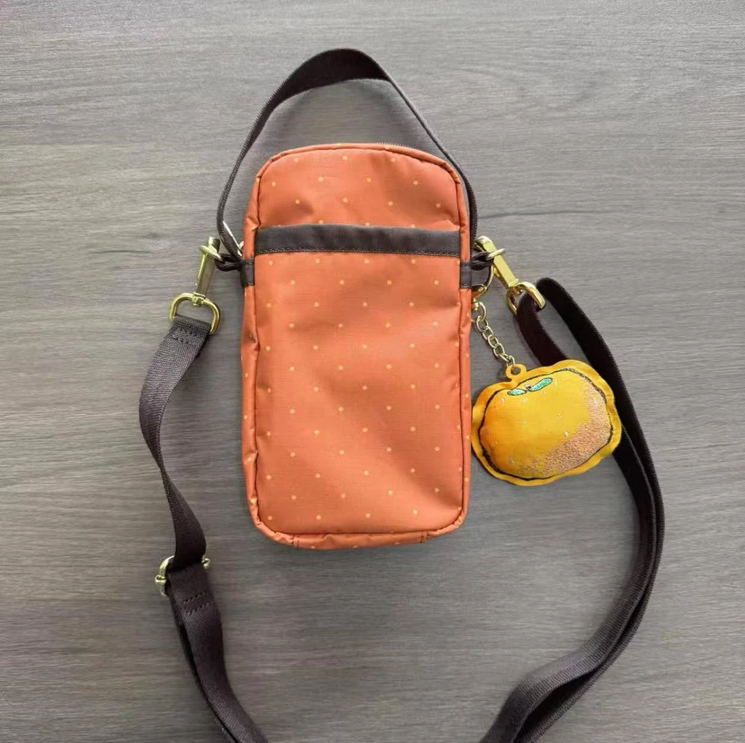 Z871 单肩斜挎手机包3505招财卡皮巴拉带挂件自主品牌