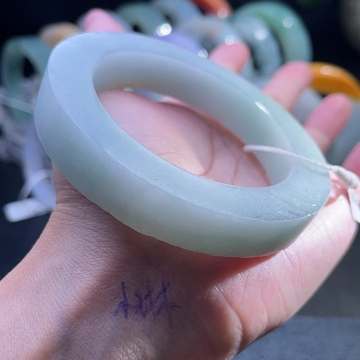 定制翡翠未镶嵌翡翠手镯