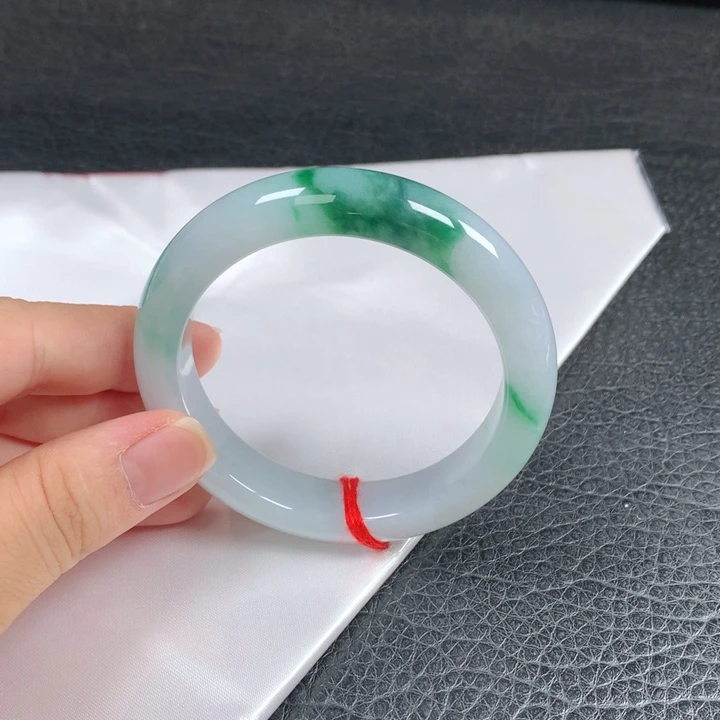 未镶嵌手镯翡翠。。