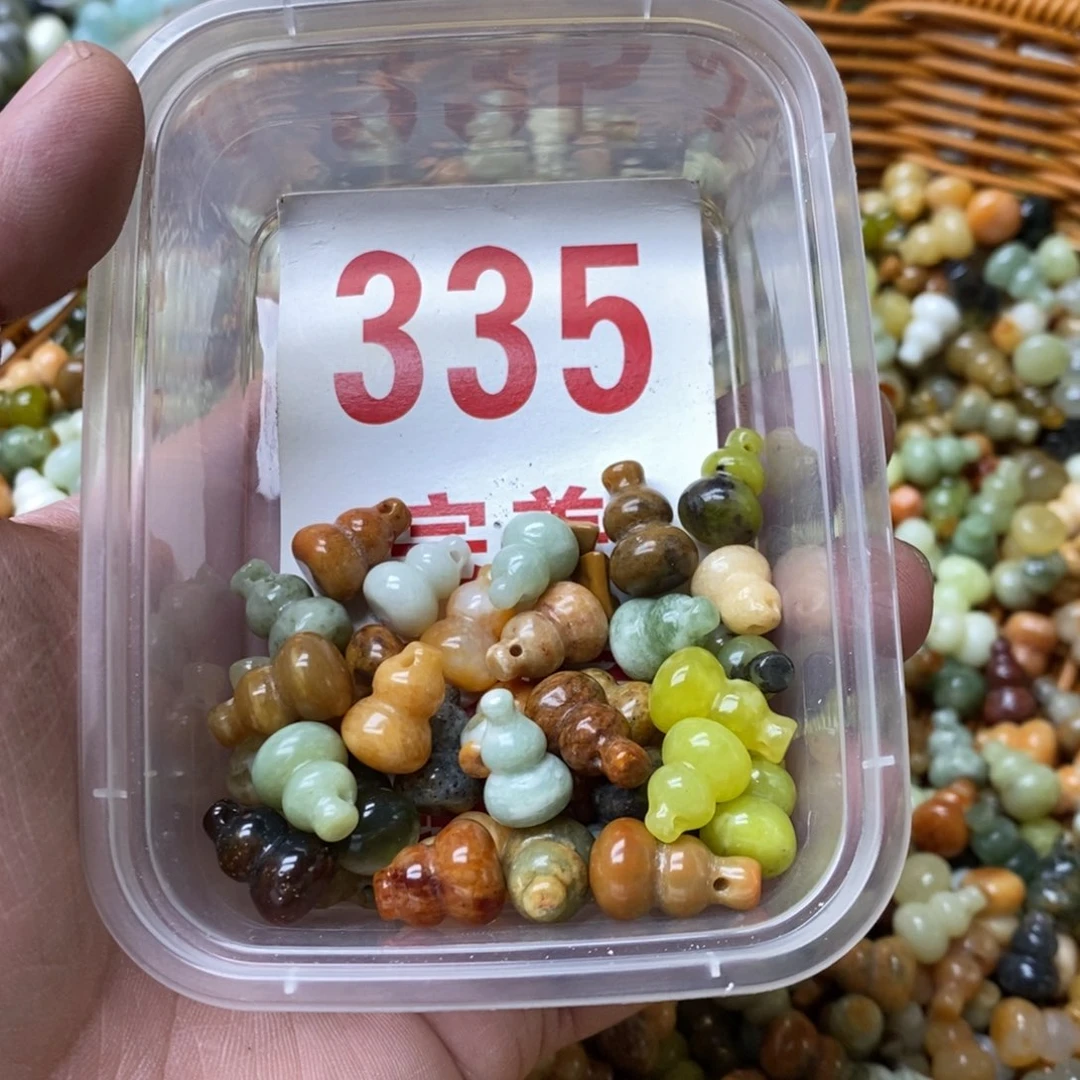 蛇纹石玉挂坠未镶嵌