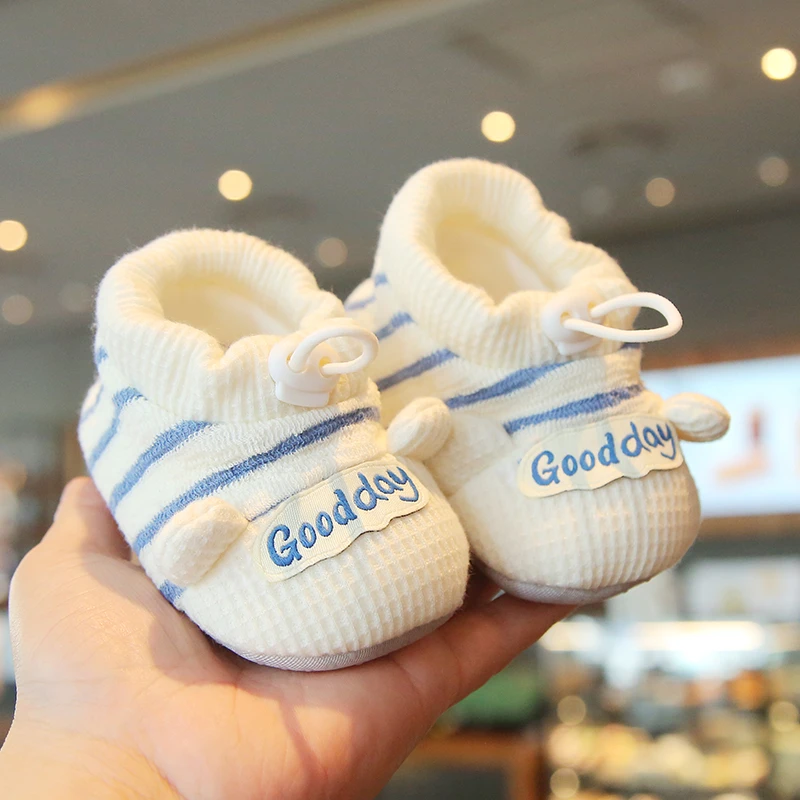 婴儿鞋春秋软底防掉洋气学步鞋宝宝外穿鞋袜防掉透气薄款0-3-12月