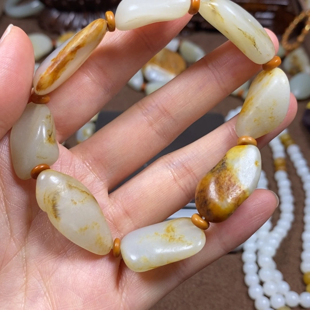 和田玉未镶嵌把件