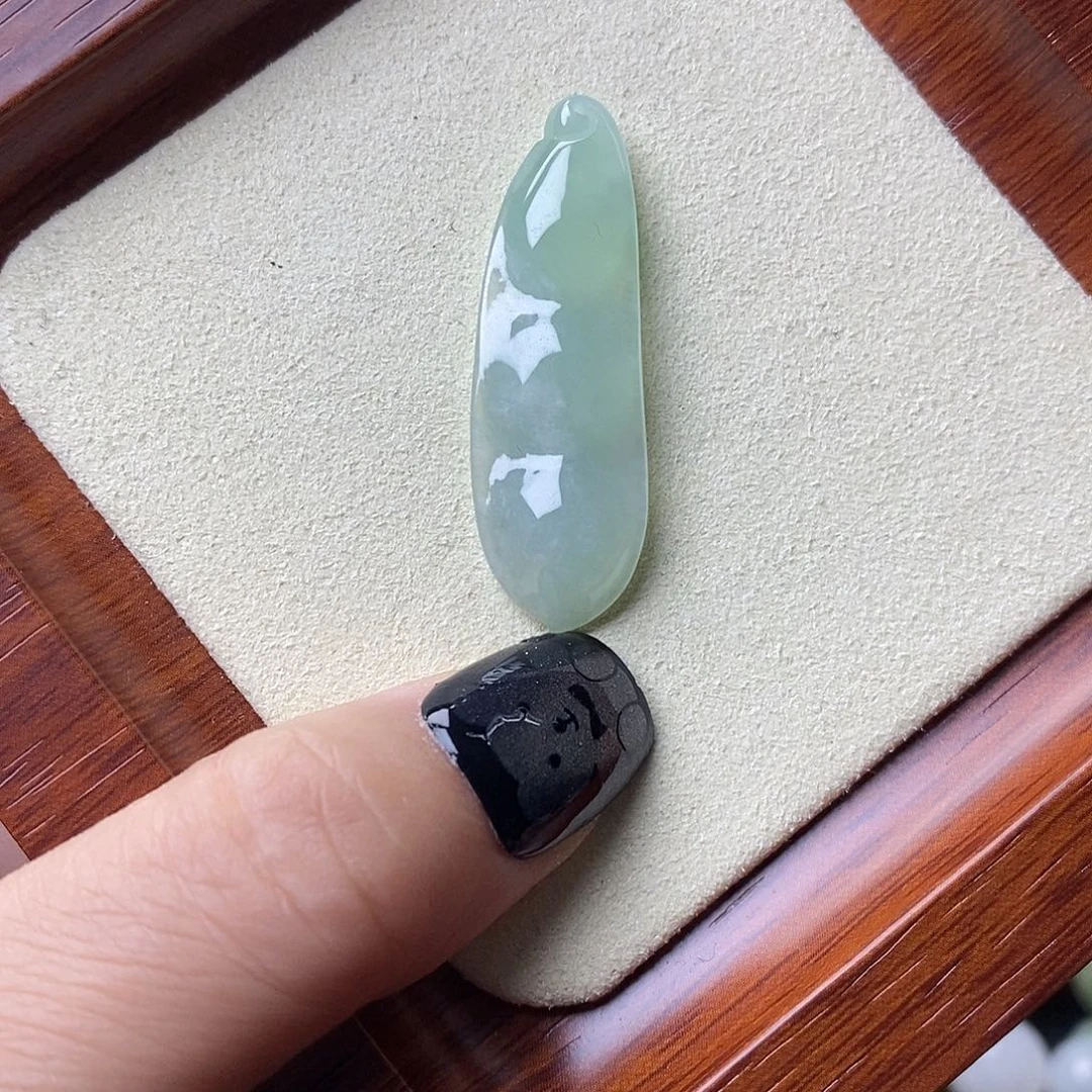 翡翠未镶嵌颈饰福豆