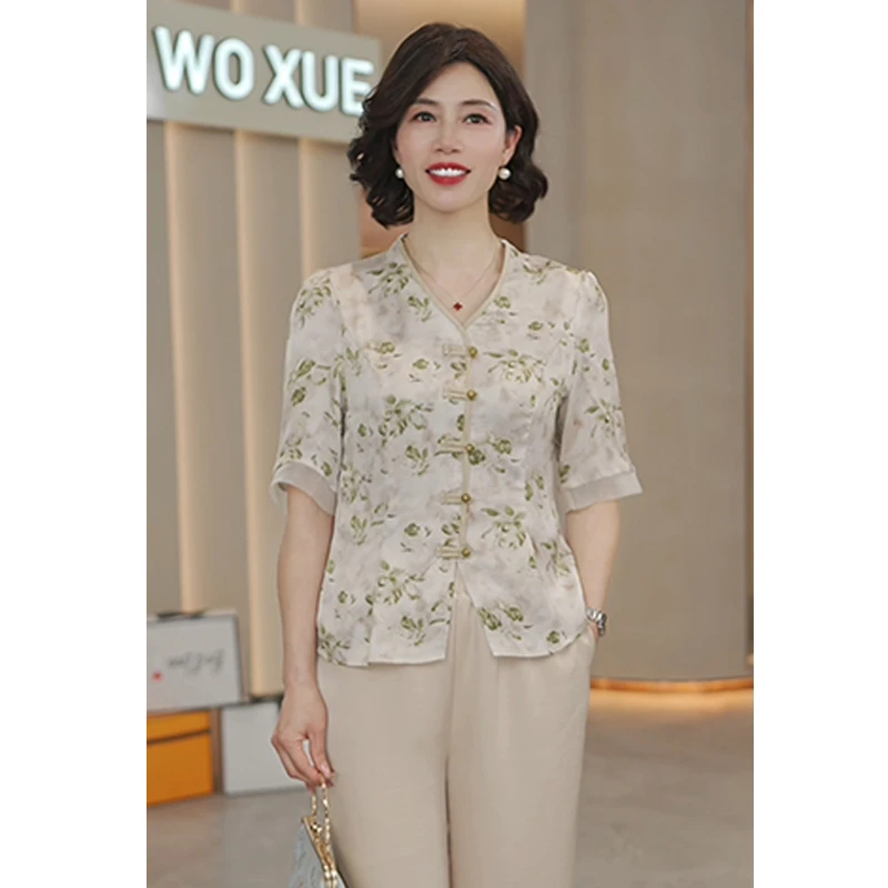 妈妈夏装T恤小衫2025新款中老年女宽松刺绣短袖洋气上衣两件套装