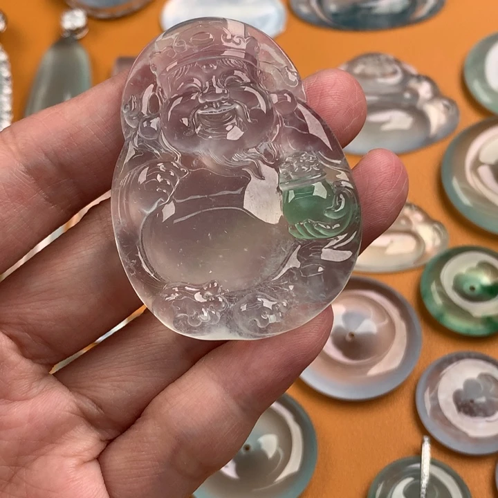 翡翠未镶嵌颈饰…..