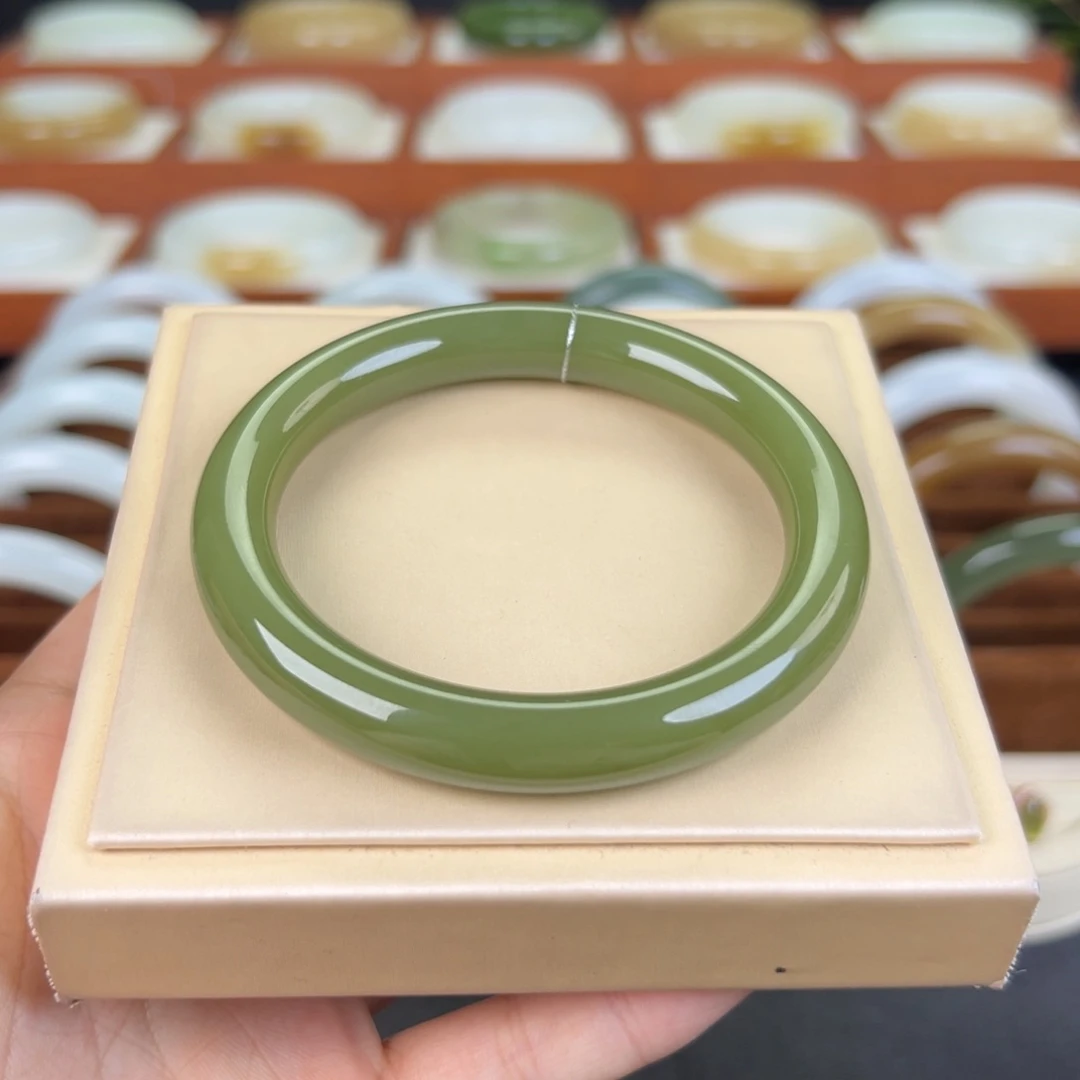 和田玉手镯未镶嵌青黄口圆条手镯