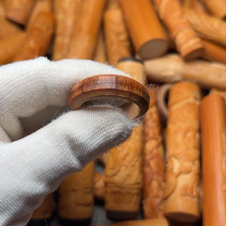 鱼****实心竹雕刻手把件