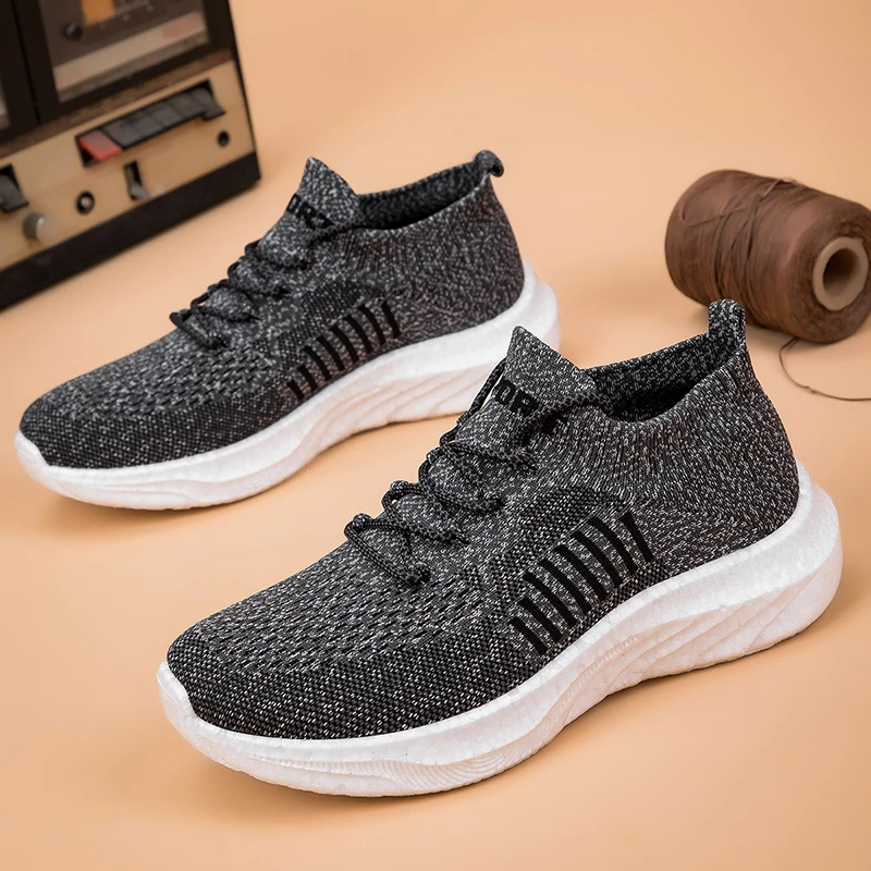 男鞋运动鞋大码飞织袜子潮鞋春季新款透气时尚网面轻便休闲运动鞋