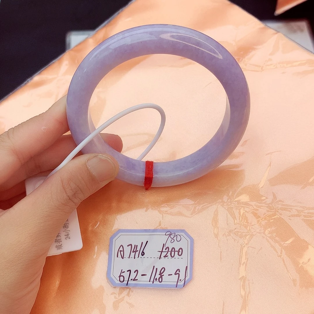 翡翠手镯未镶嵌翡翠