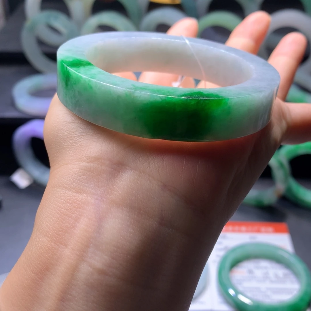 定制翡翠未镶嵌翡翠手镯