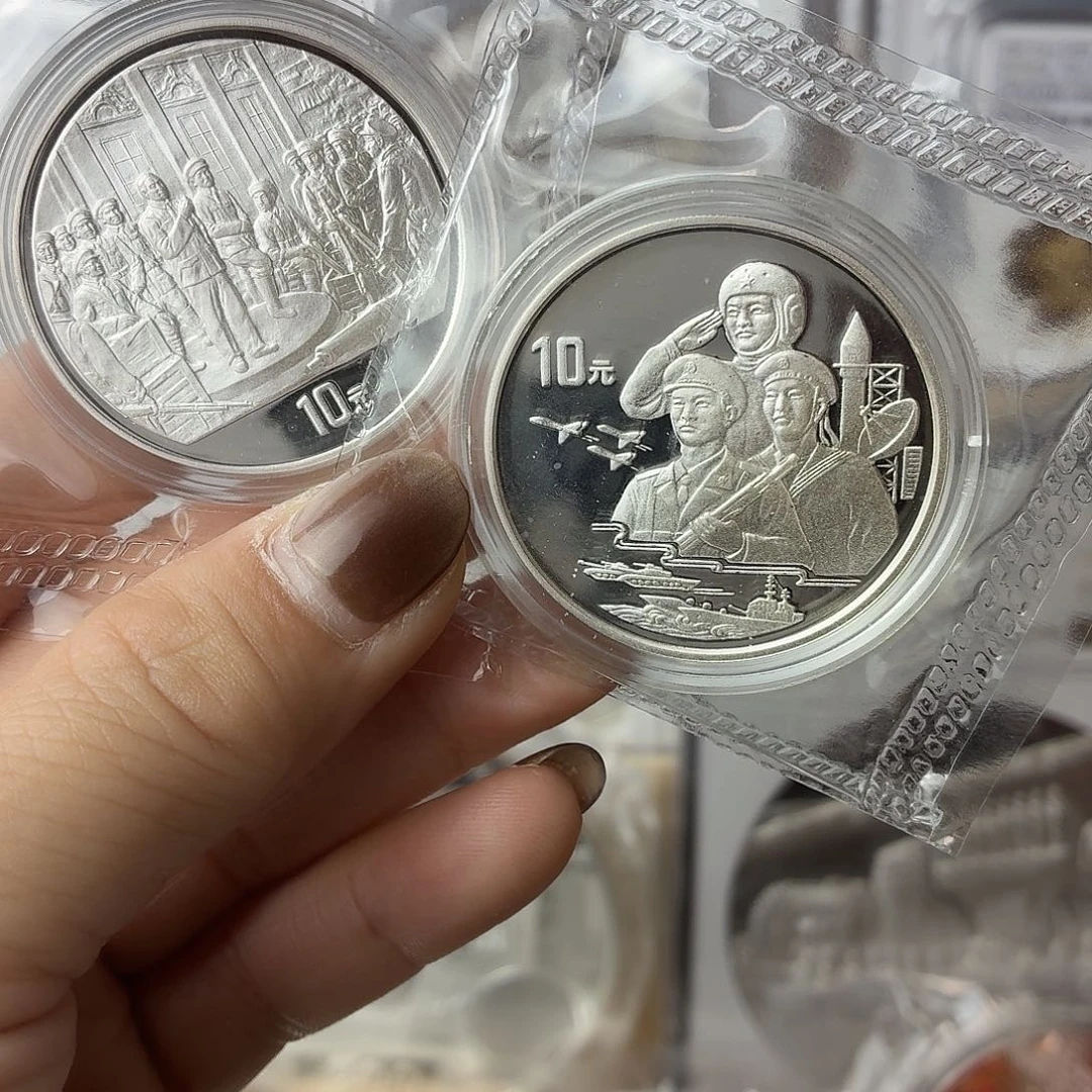 纯银1997年军70银币套带证配盒