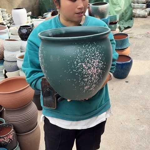 口30高29瑕疵口裂一个。