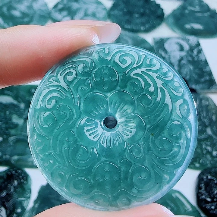 翡翠未镶嵌颈饰多样性发货天然的A货翡翠