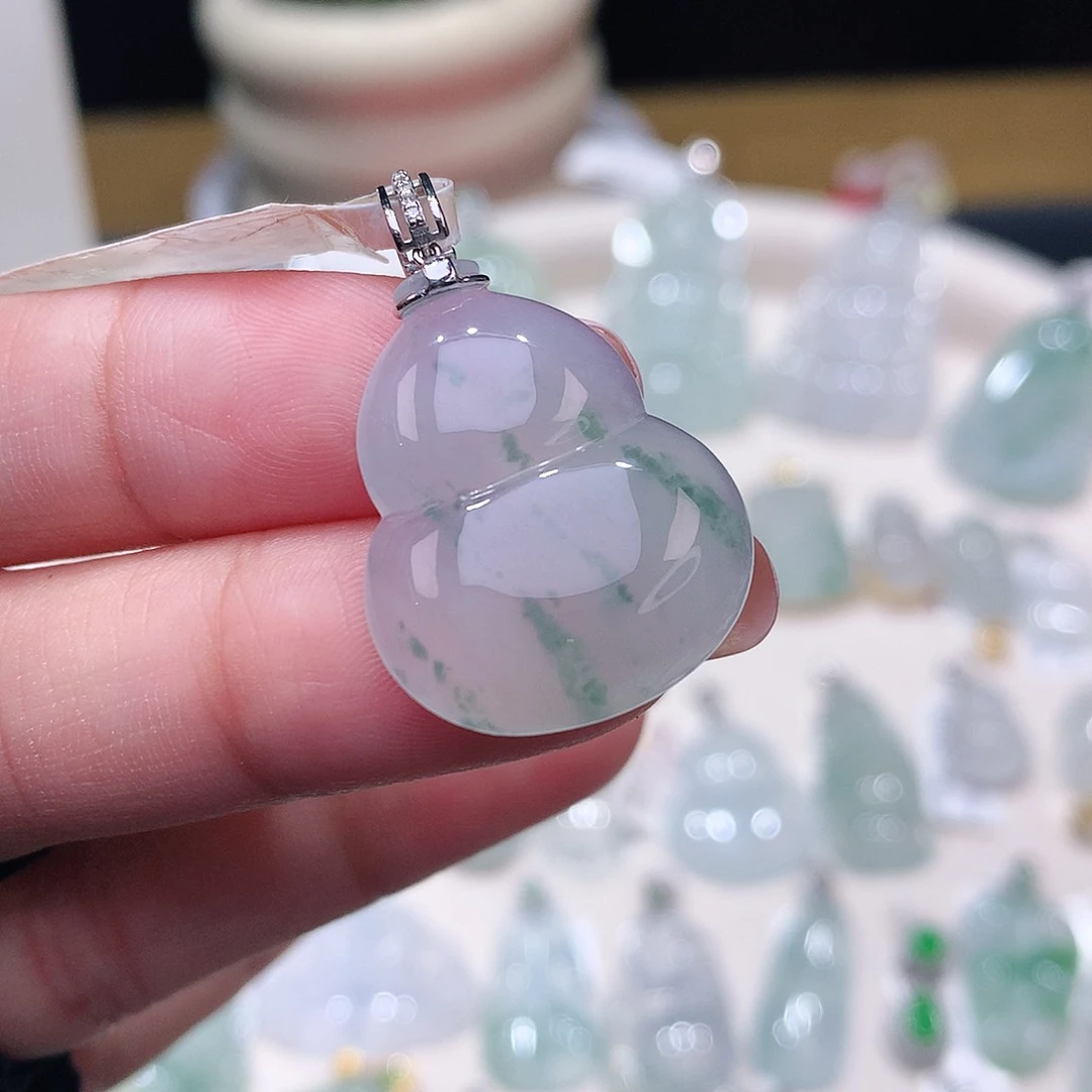 颈饰18K金镶嵌翡翠葫芦