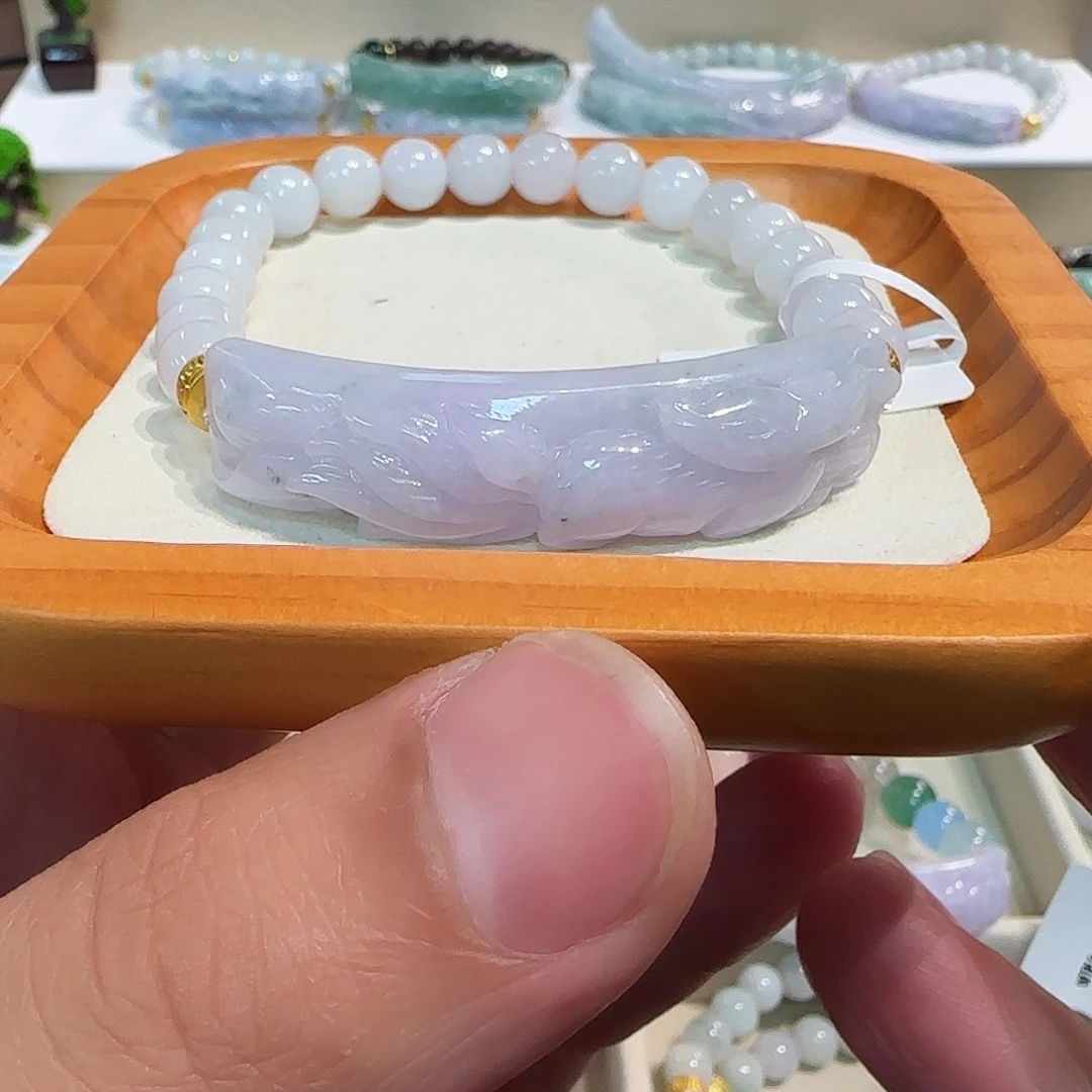 翡翠未镶嵌颈饰紫狐狐手牌