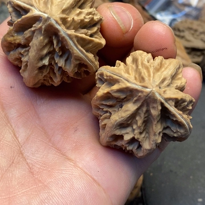 文玩核桃吊坠娜姐73
