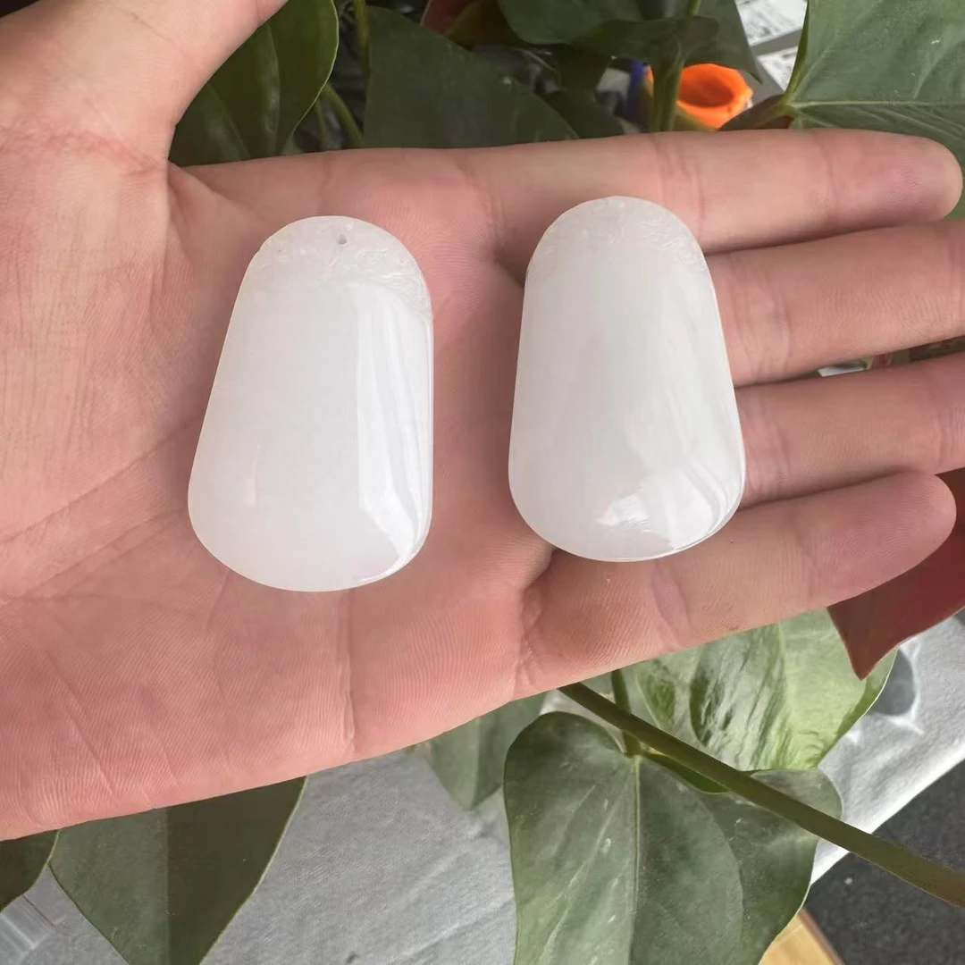 D356 天然和田玉白玉椭圆无事牌吊坠 拍一发一多样性发其一