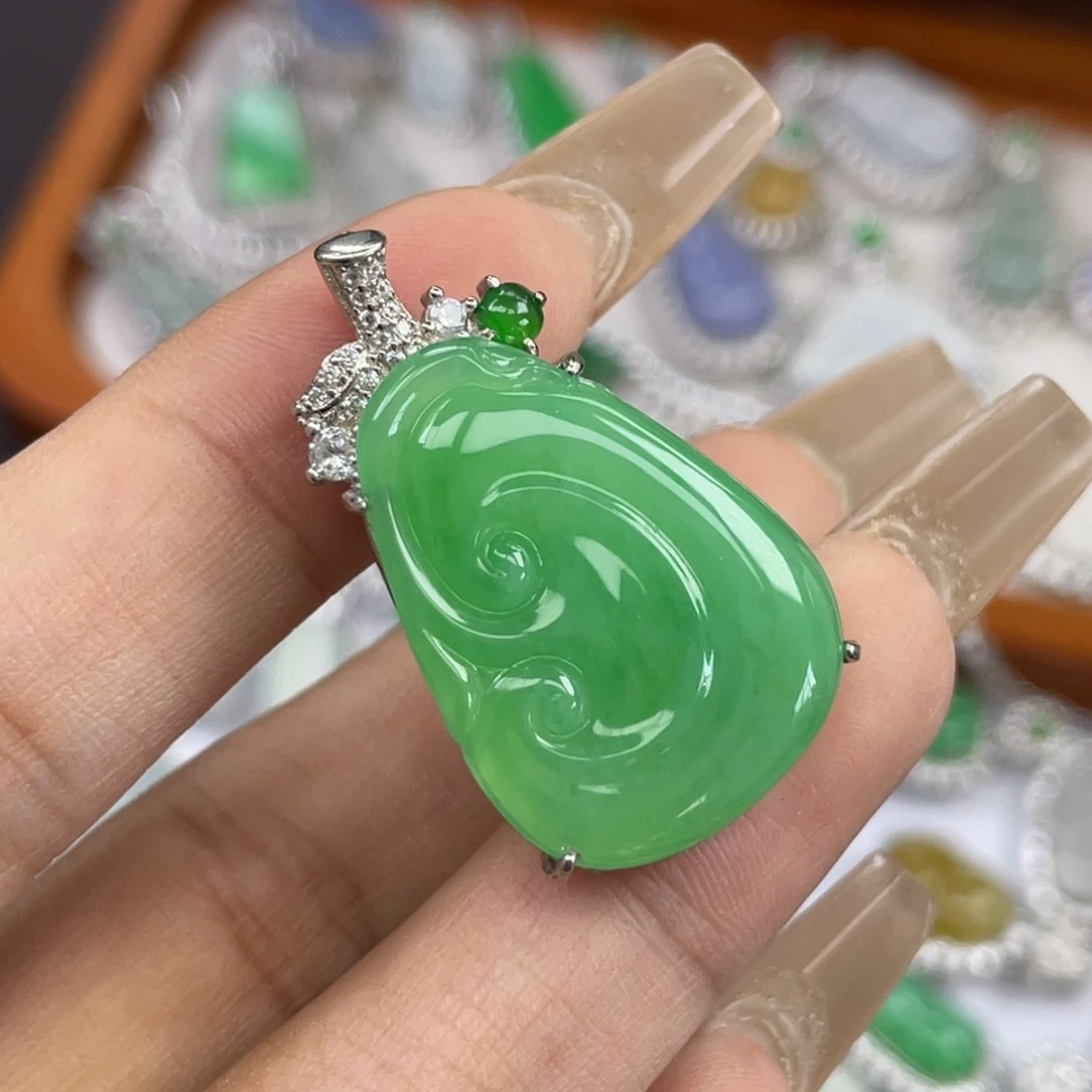 颈饰银S925镶嵌翡翠吊坠