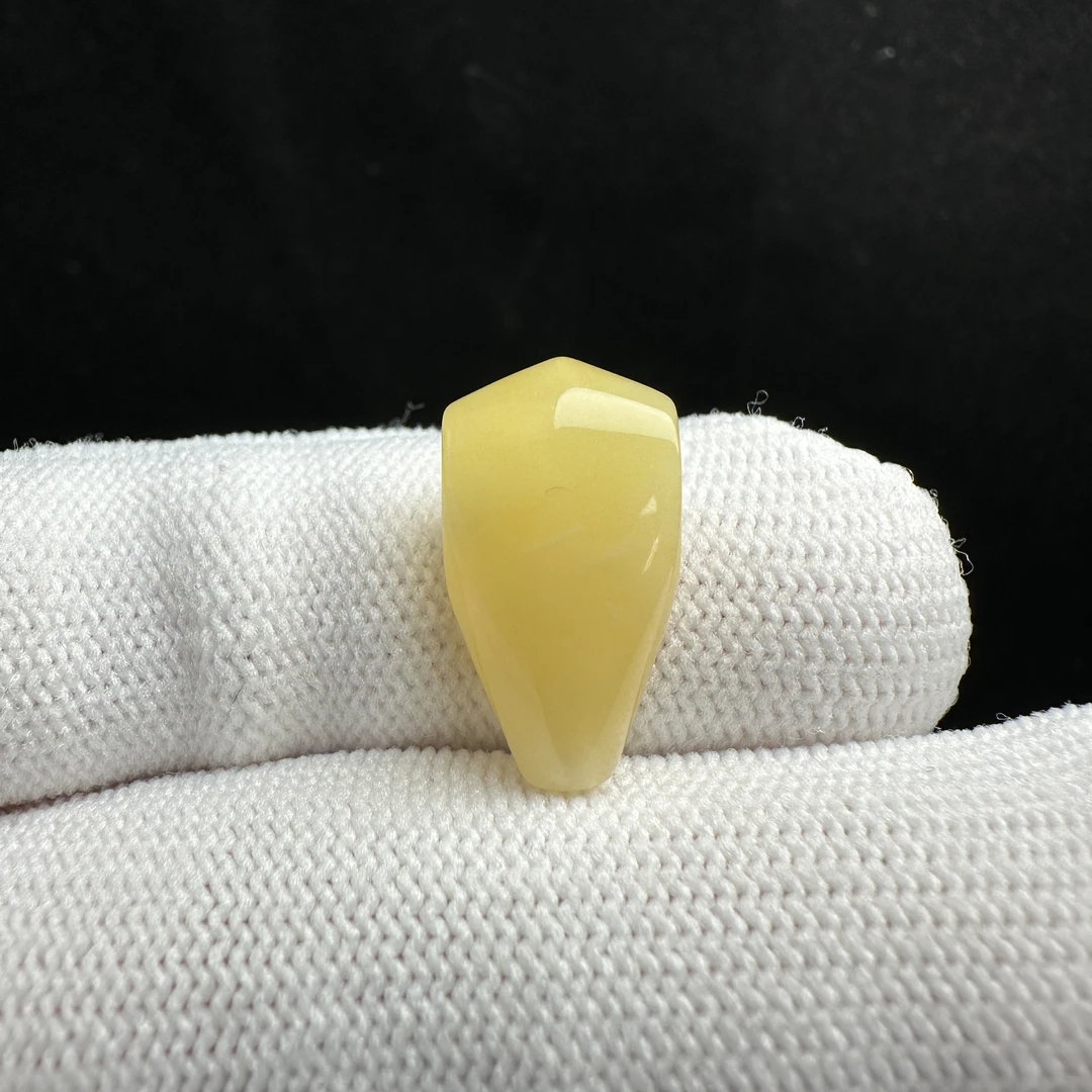 Z3153 天然蜜蜡 鲨鱼背三通 9.7*18mm支持复检
