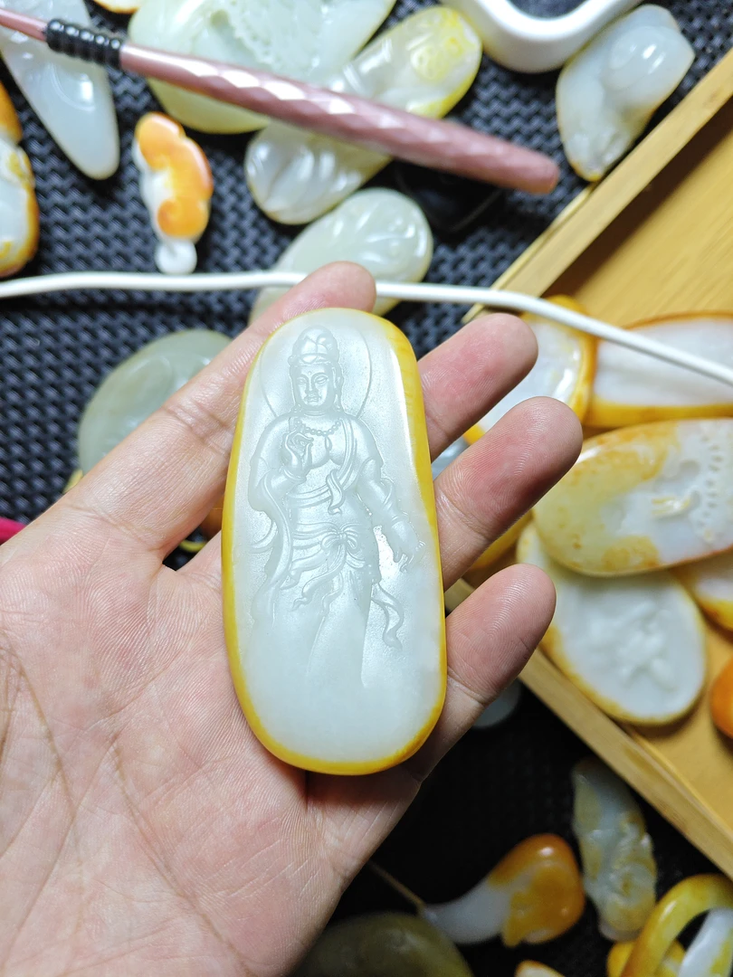 和田玉精品挂件站观音