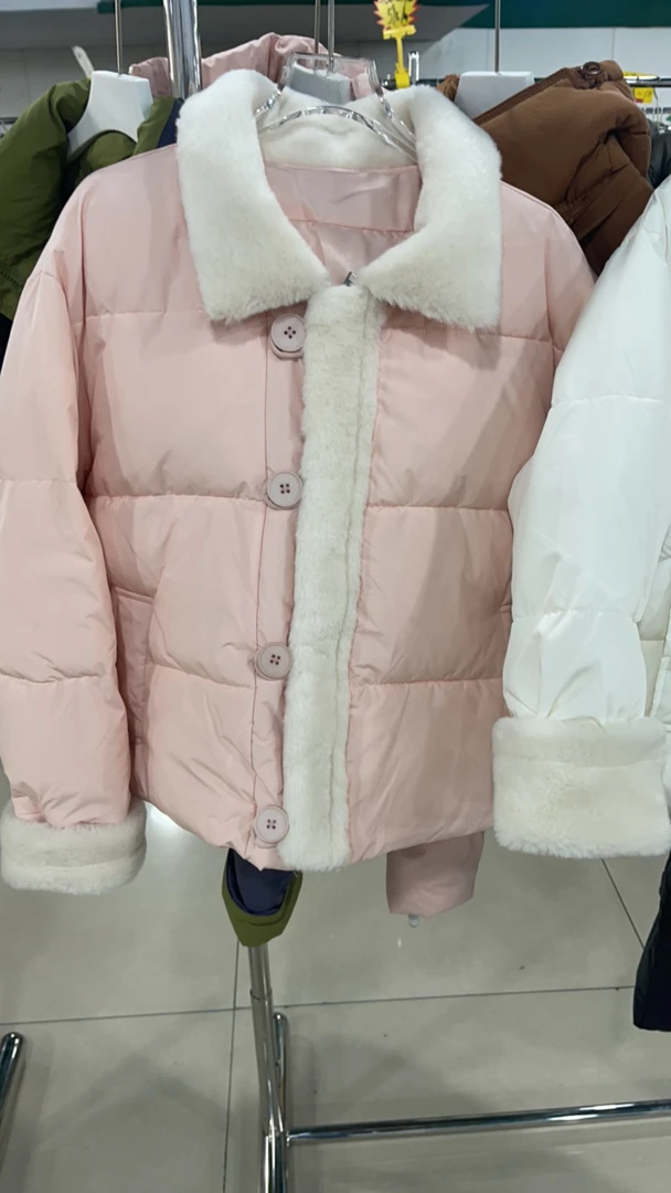 新款四粒扣羽绒服