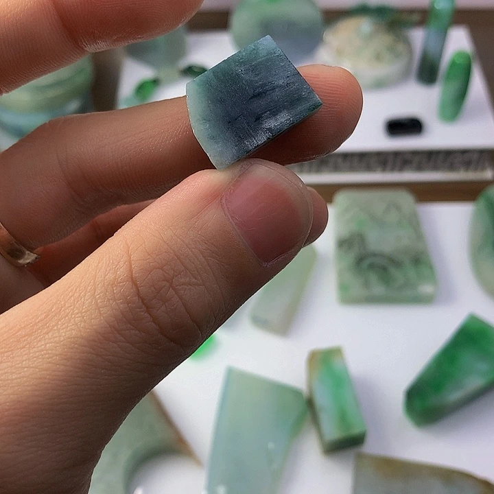 翡翠挂件未镶嵌靜*边角