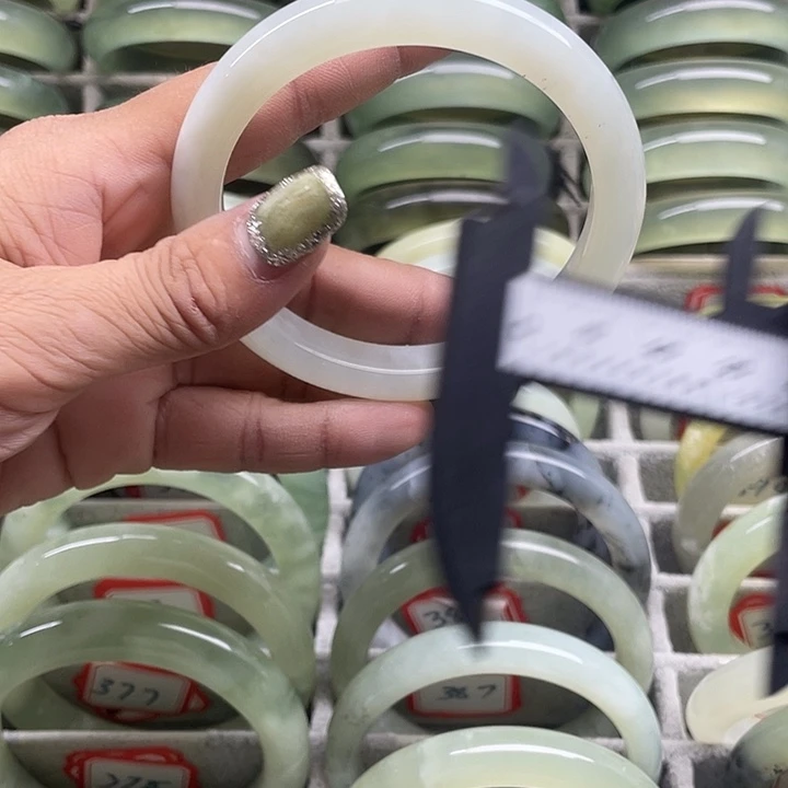 蛇纹石玉未镶嵌手镯291