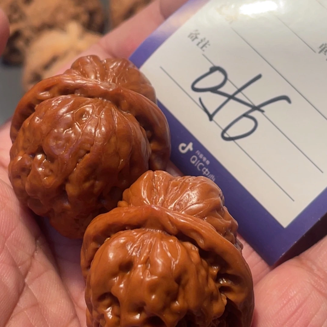 文玩核桃吊坠沐吐吐圆圆了