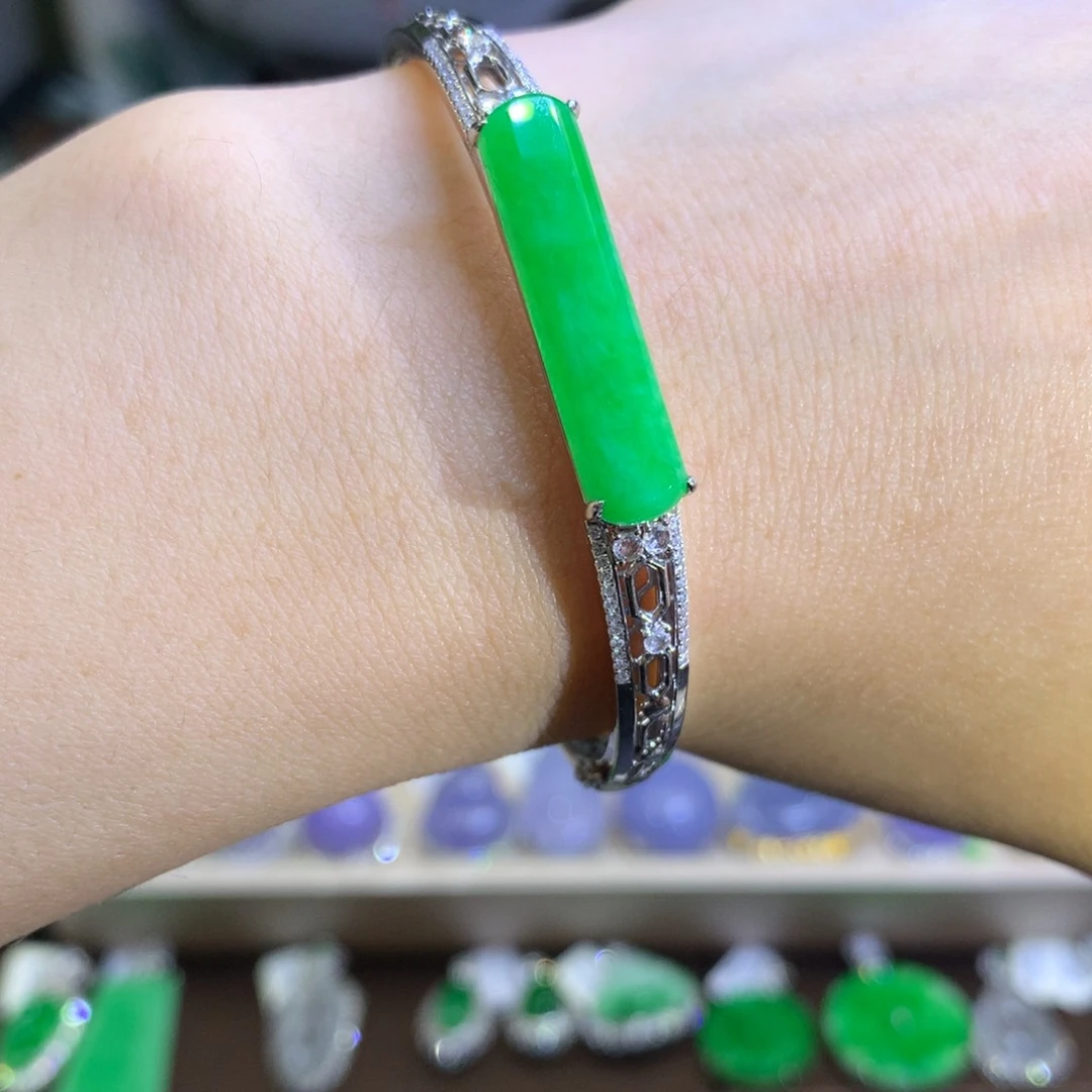 翡翠戒指18K金镶嵌翡翠