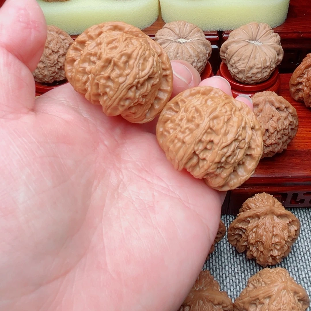 文玩核桃吊坠白狮子41尺