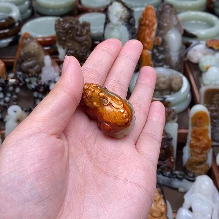 和田玉未镶嵌颈饰尝****的