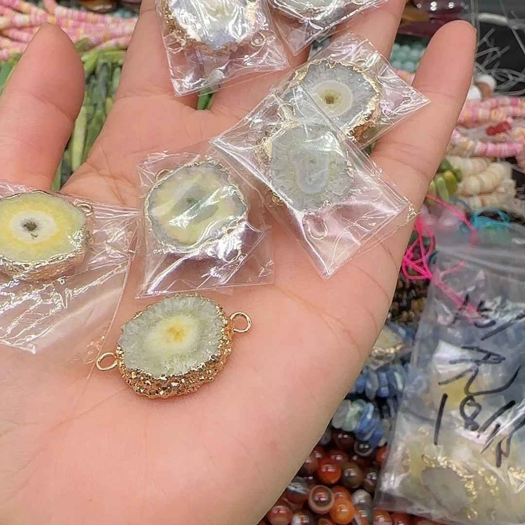 玛瑙/玉髓合金珠宝半成品水晶晶洞一个黄