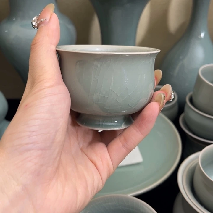 汝瓷纯手工拉坯单杯带瑕