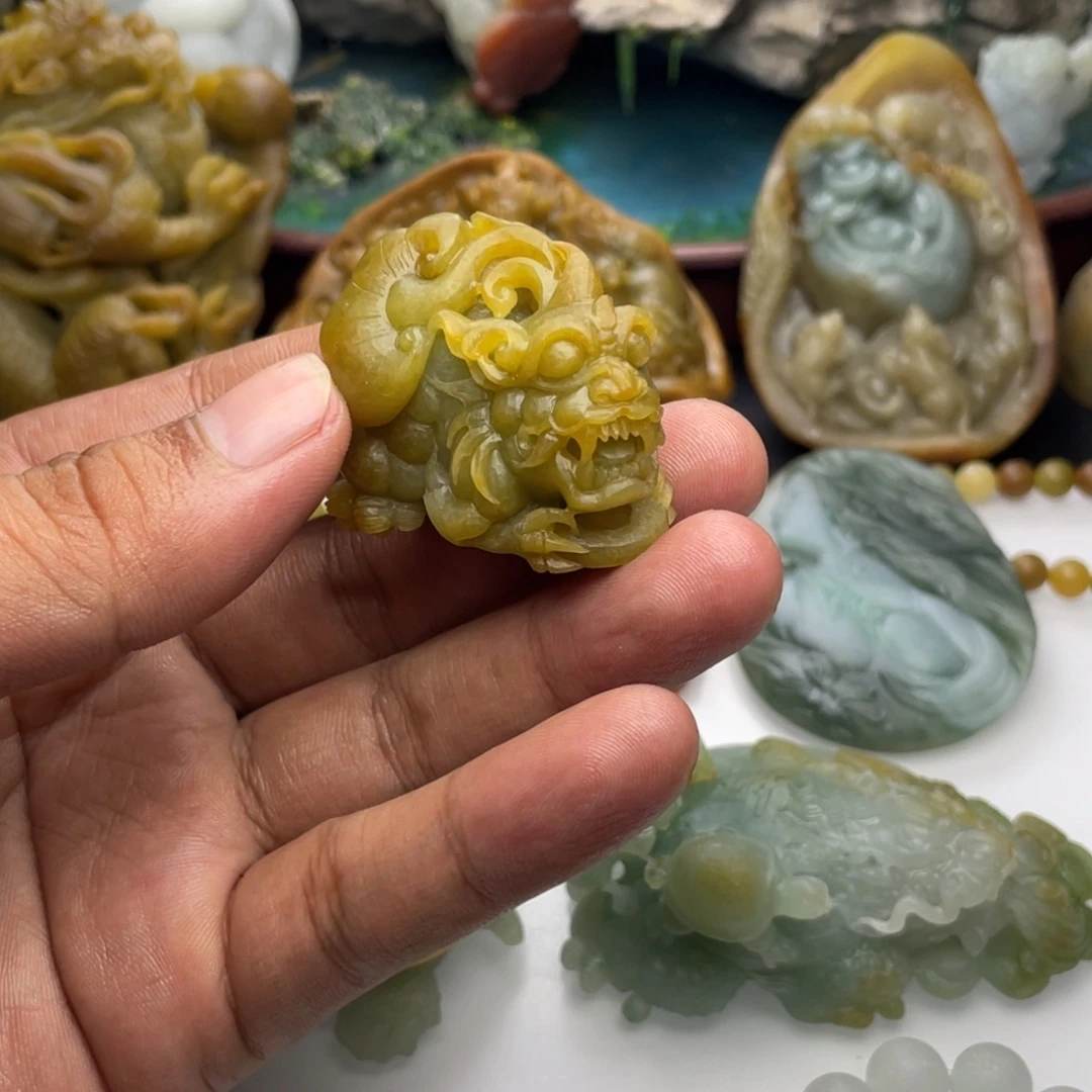 定制翡翠未镶嵌貔貅