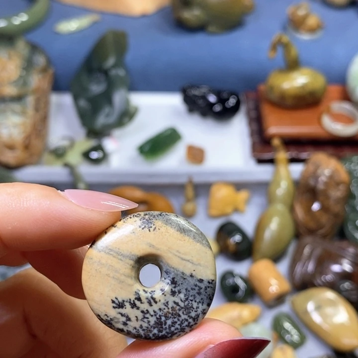 岫岩河磨玉（透闪石质玉）未镶嵌挂件