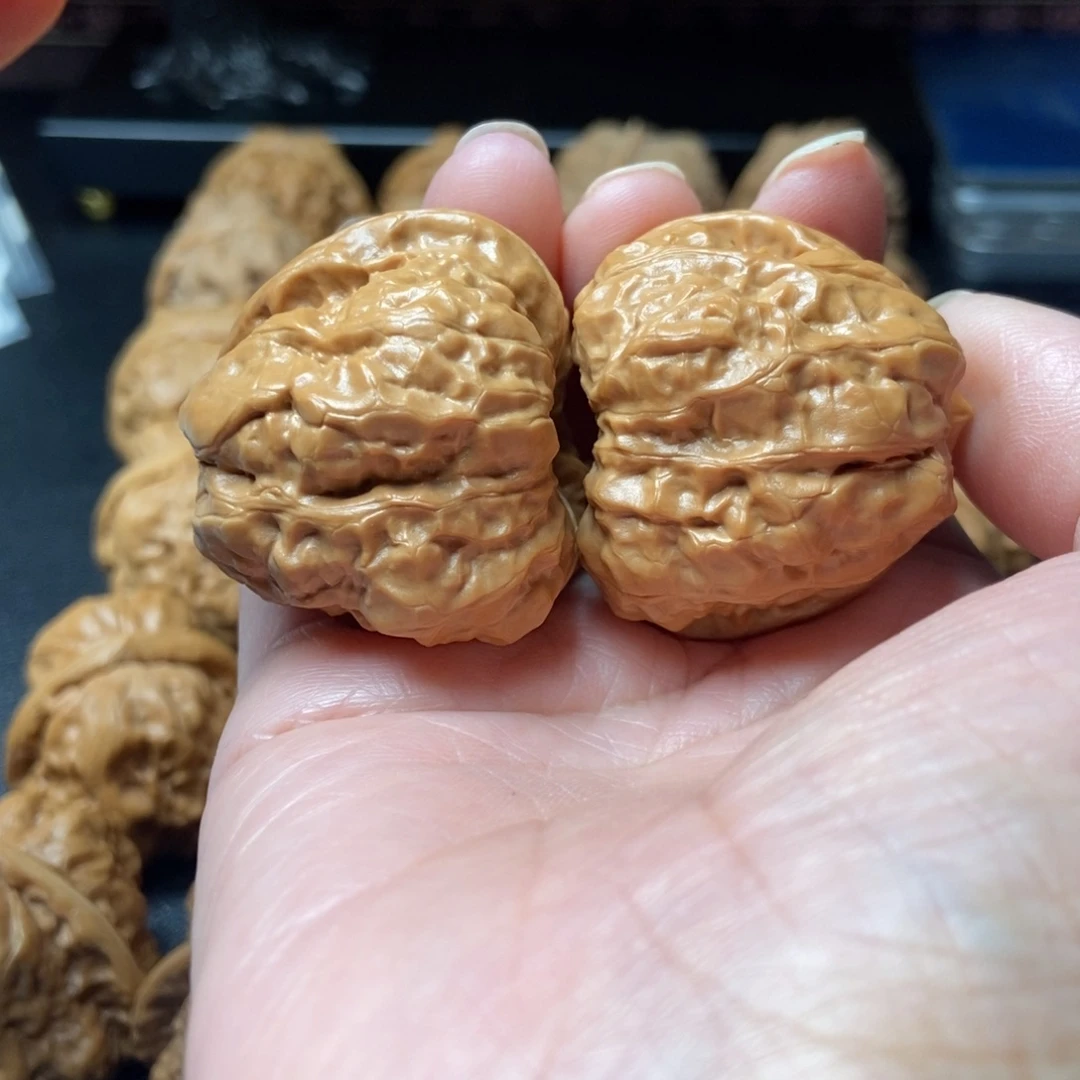 关***词把件文玩核桃蛤蟆头